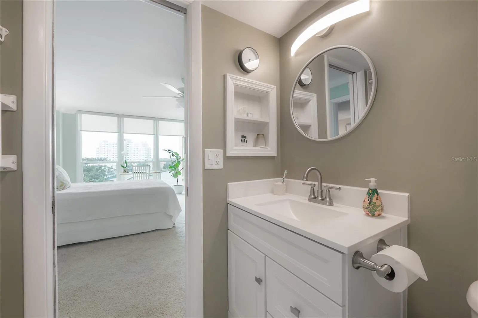 5020 BAYSHORE BLVD #702, #702