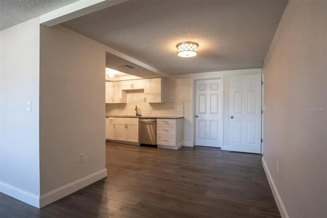 7144 FAIRFAX DR