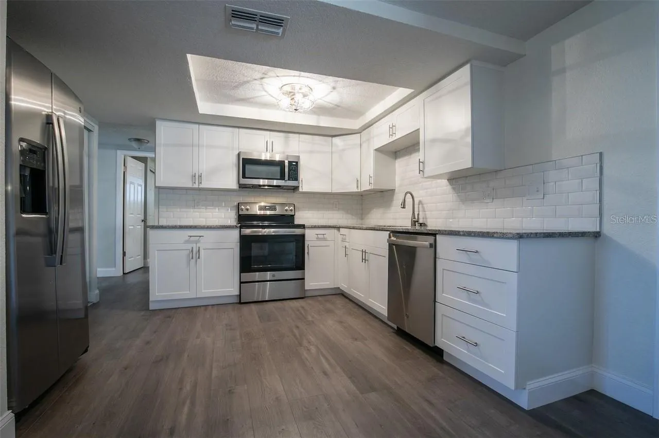 7144 FAIRFAX DR