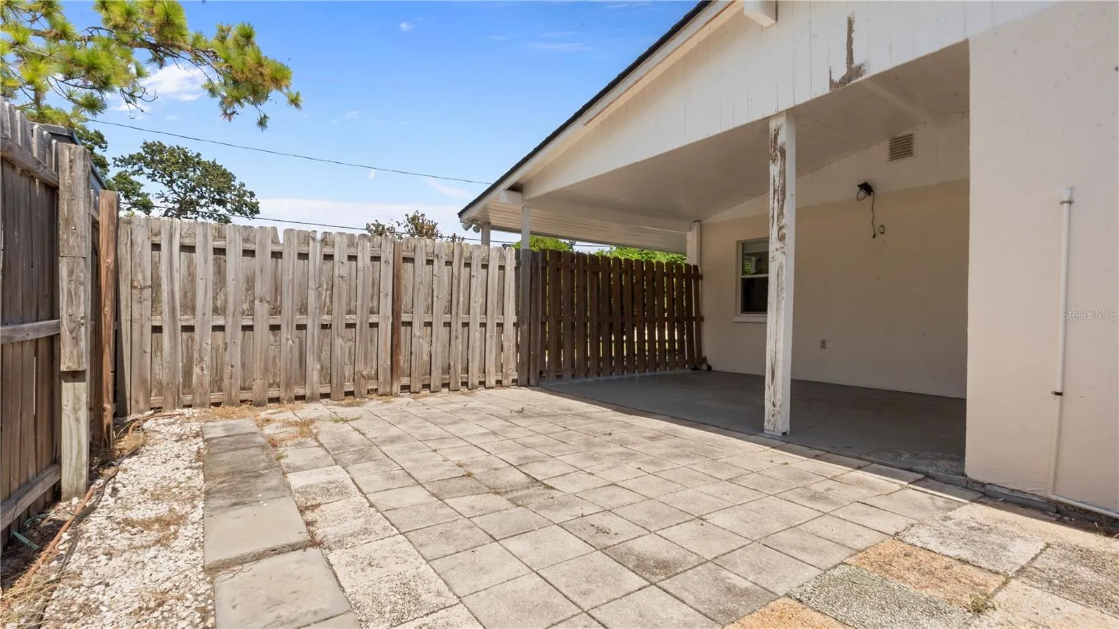 3202 W ROGERS AVE