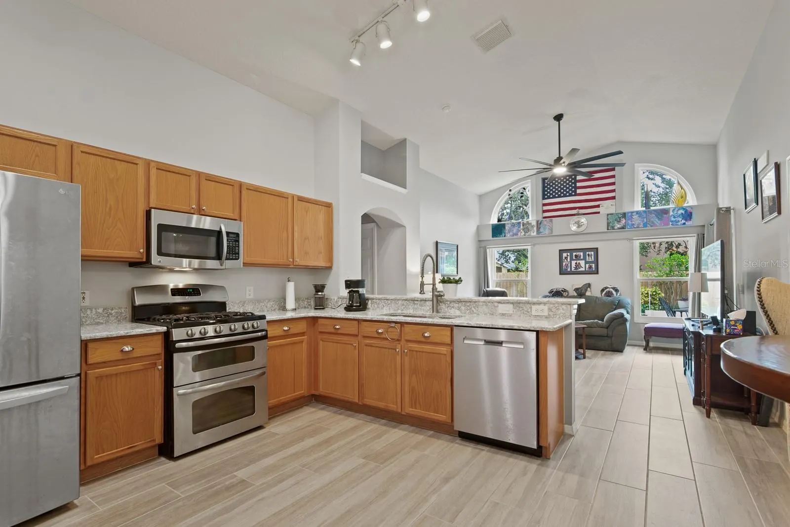 7126 COLONY POINTE DR