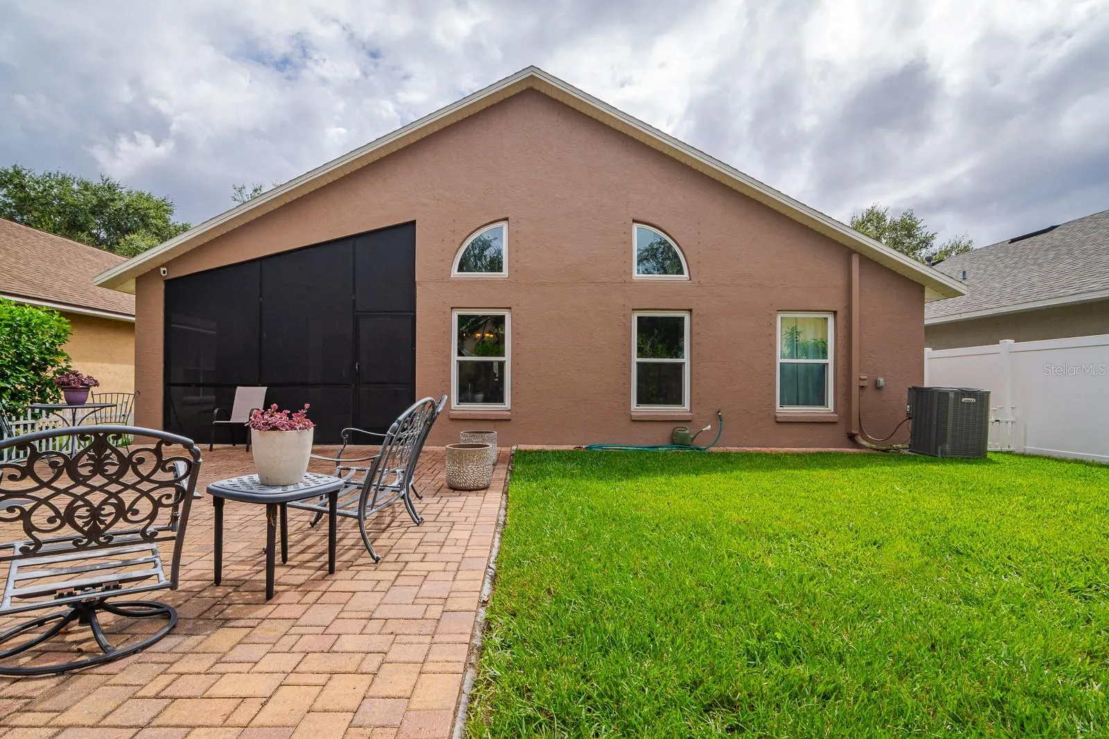 7126 COLONY POINTE DR