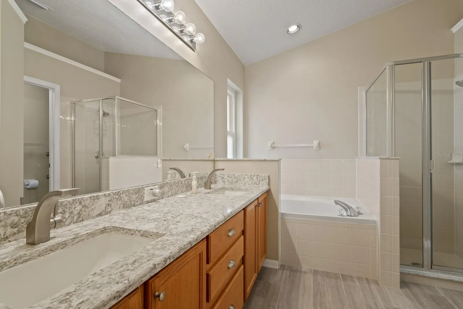 7126 COLONY POINTE DR