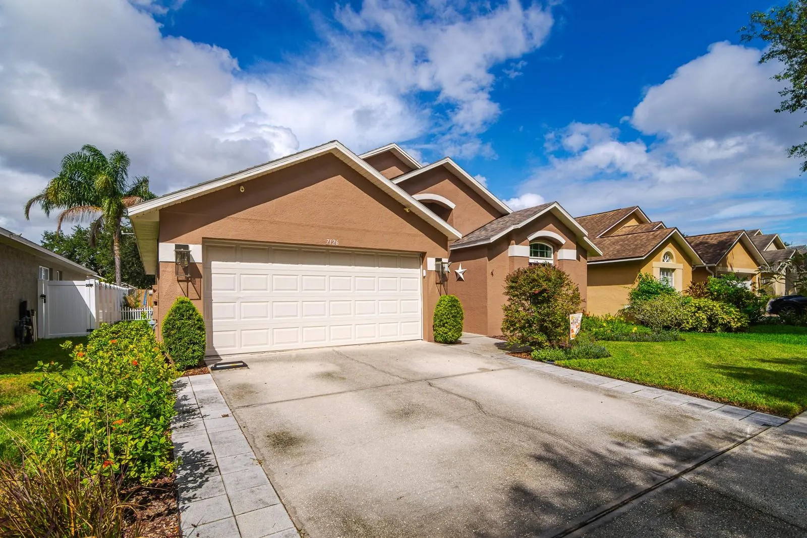 7126 COLONY POINTE DR