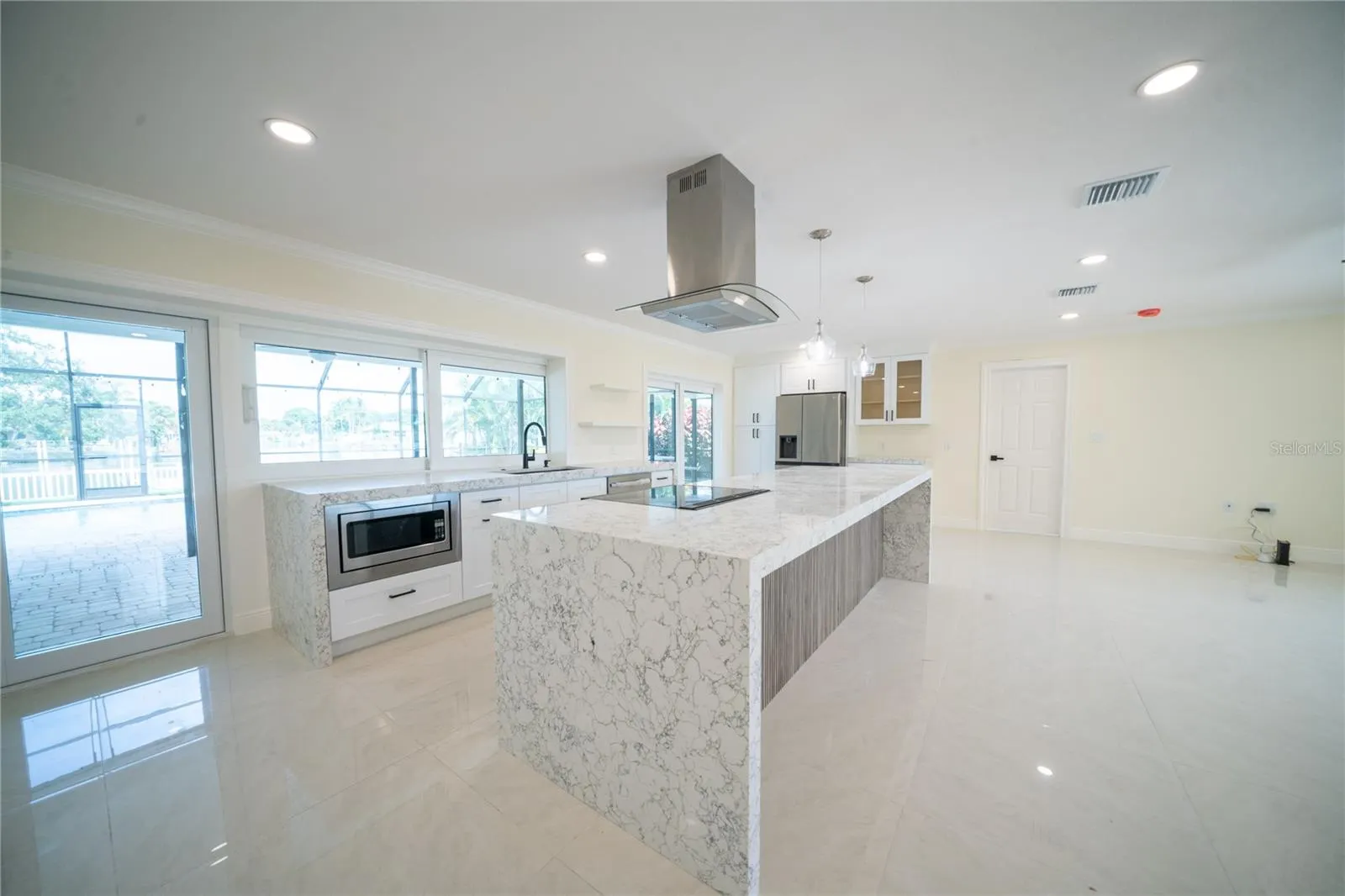 5119 VENETIAN BLVD NE