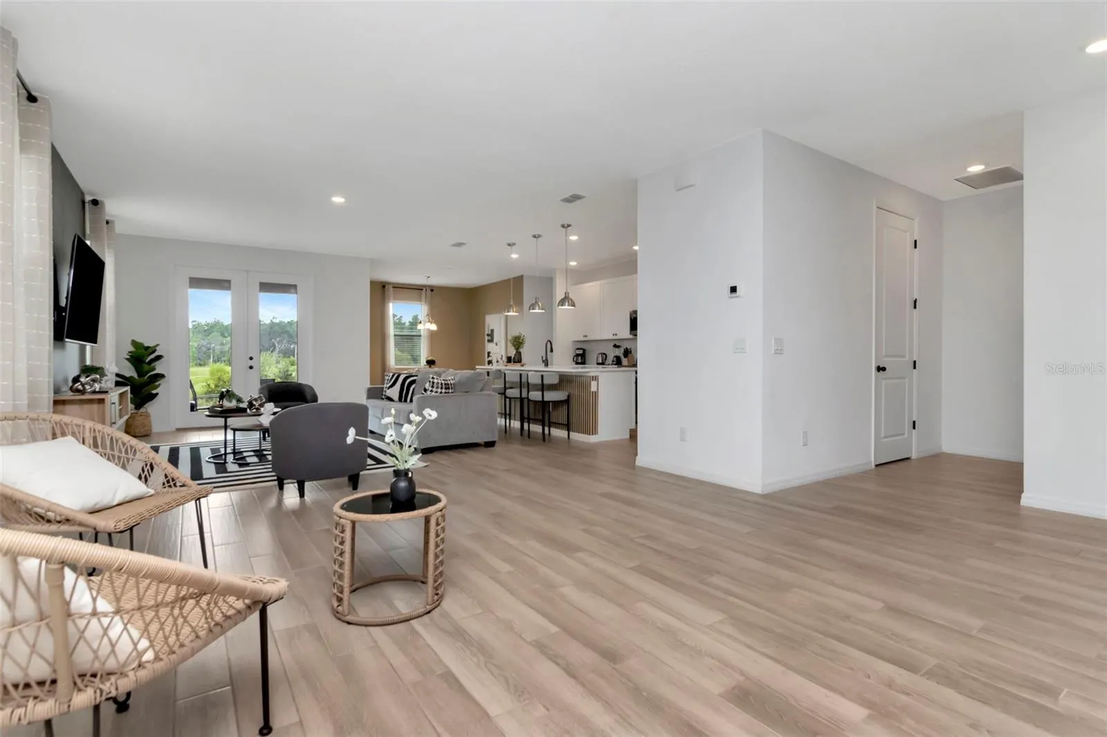 2260 DERWENT DR