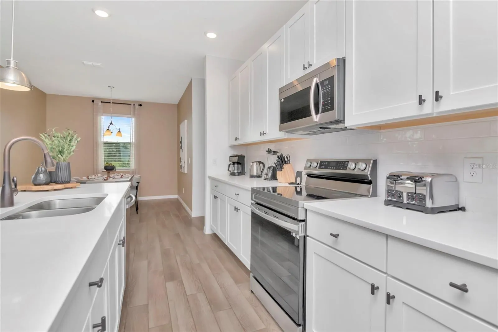 2260 DERWENT DR