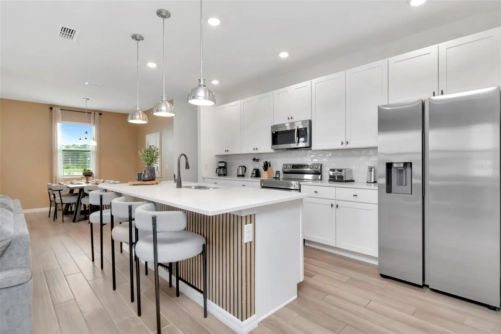 2260 DERWENT DR