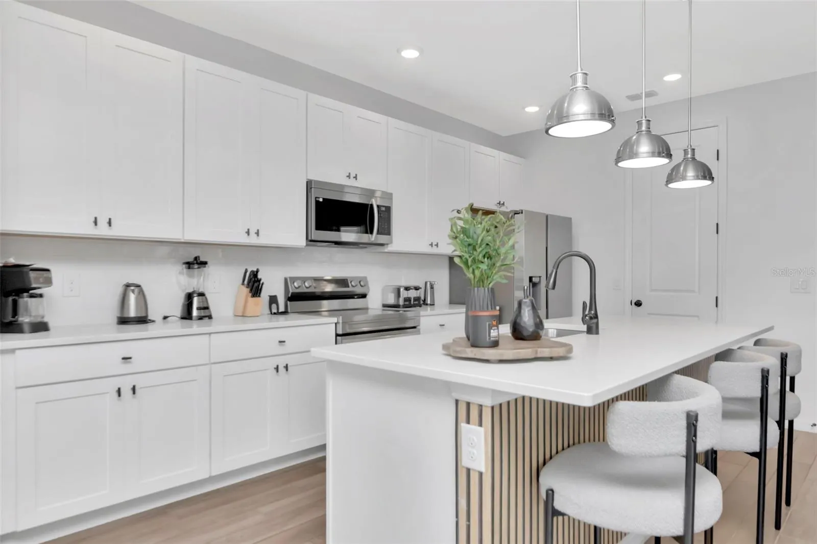 2260 DERWENT DR