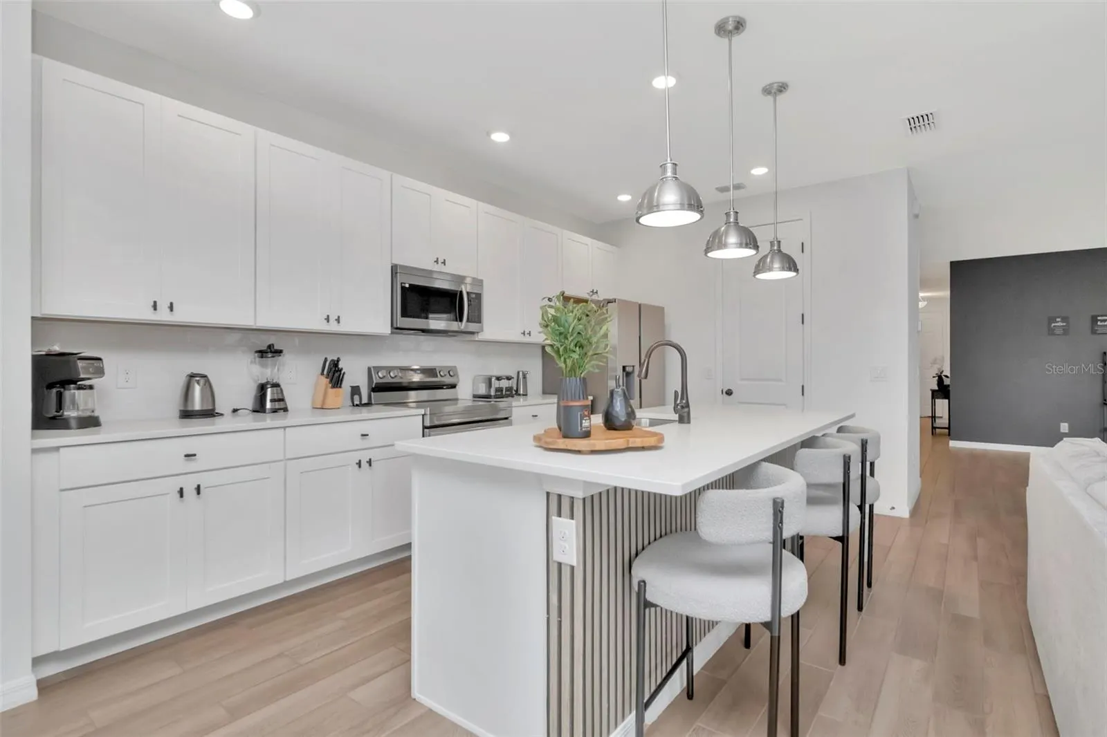 2260 DERWENT DR