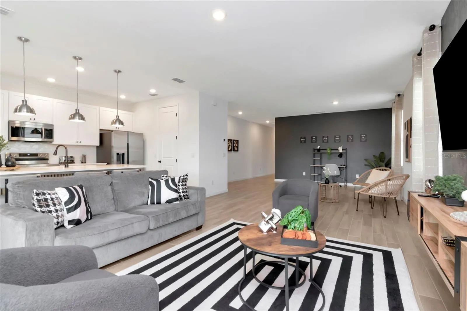 2260 DERWENT DR