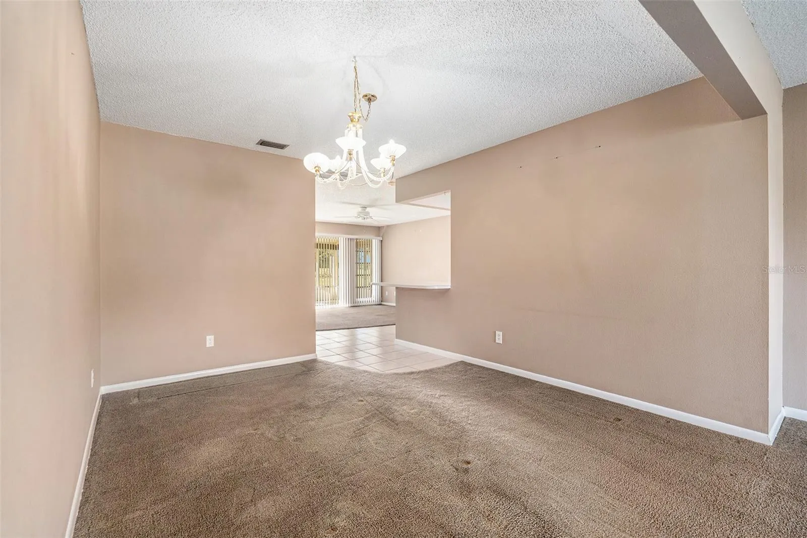 382 CLUB MANOR DR