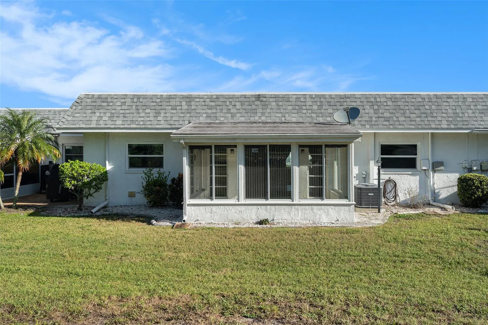 382 CLUB MANOR DR