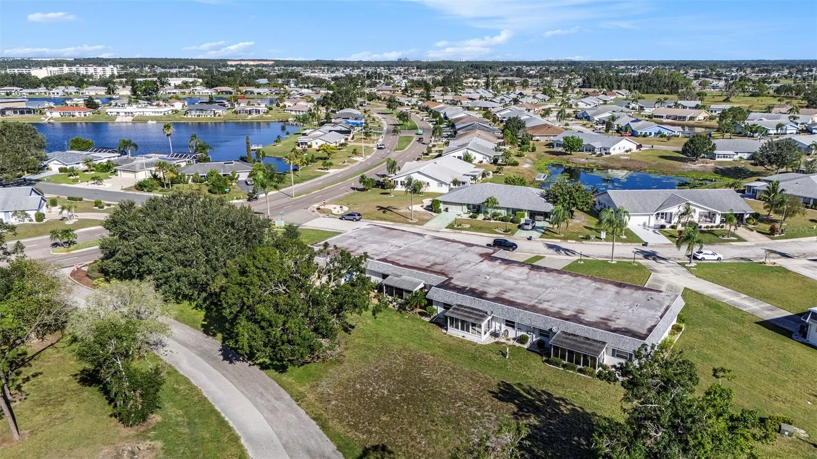 382 CLUB MANOR DR