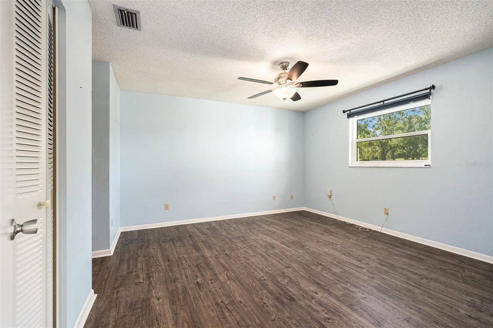 382 CLUB MANOR DR