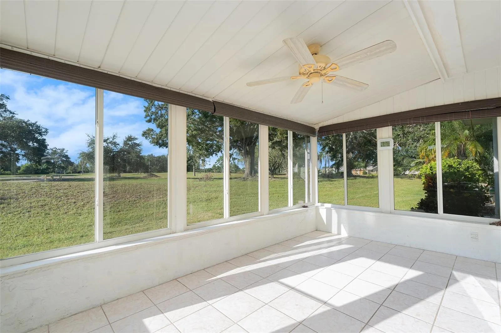 382 CLUB MANOR DR