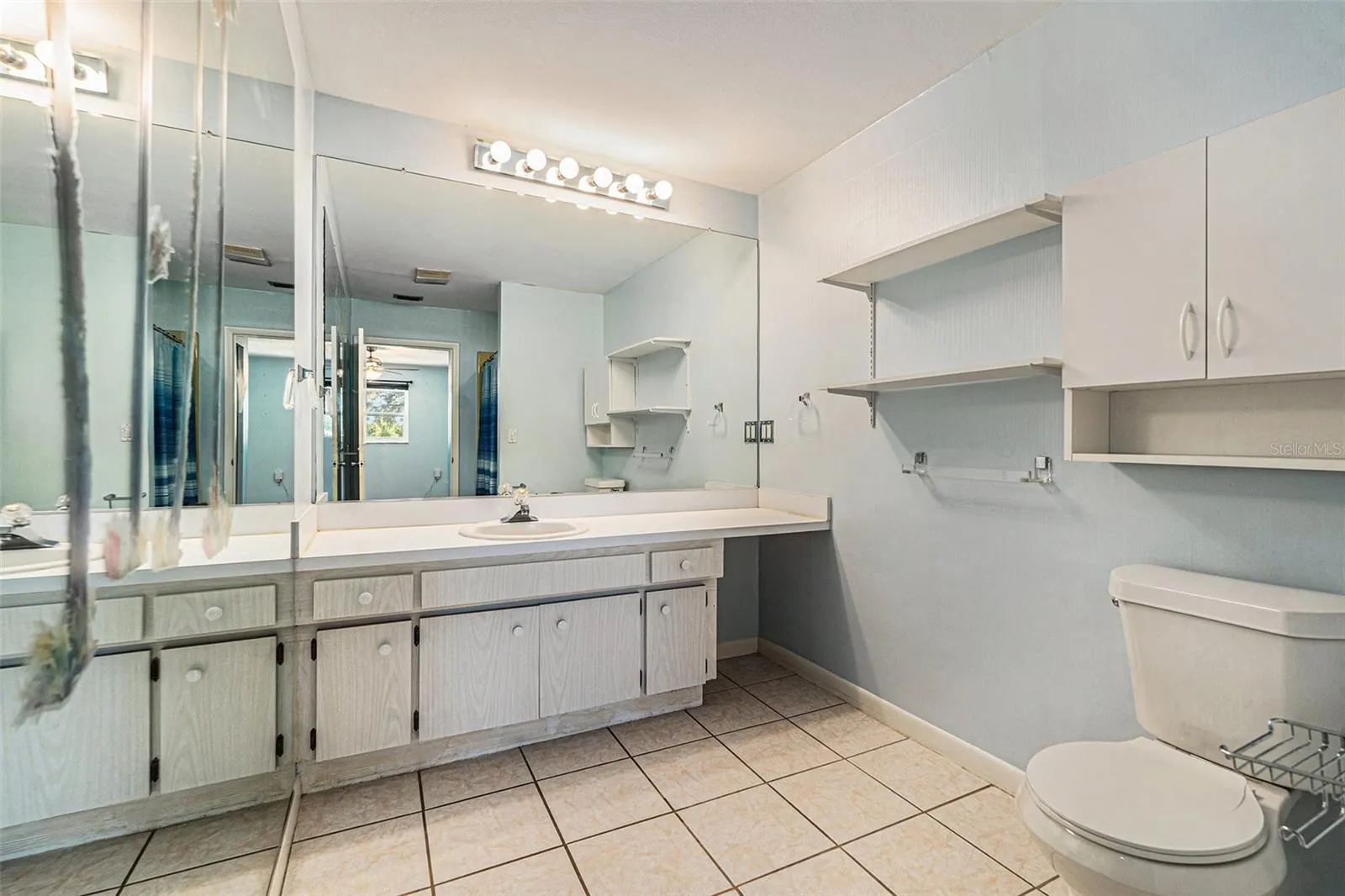 382 CLUB MANOR DR
