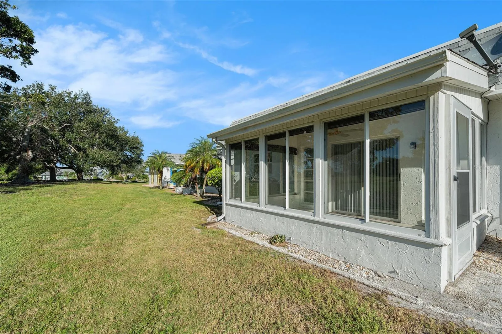 382 CLUB MANOR DR