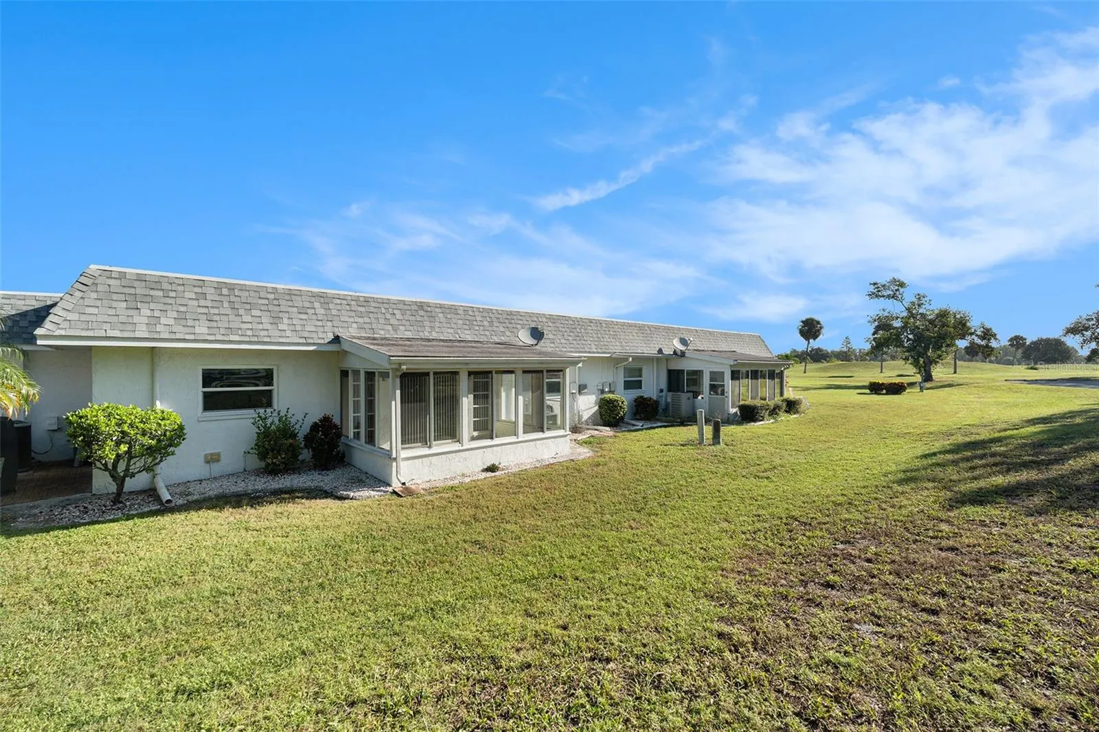 382 CLUB MANOR DR