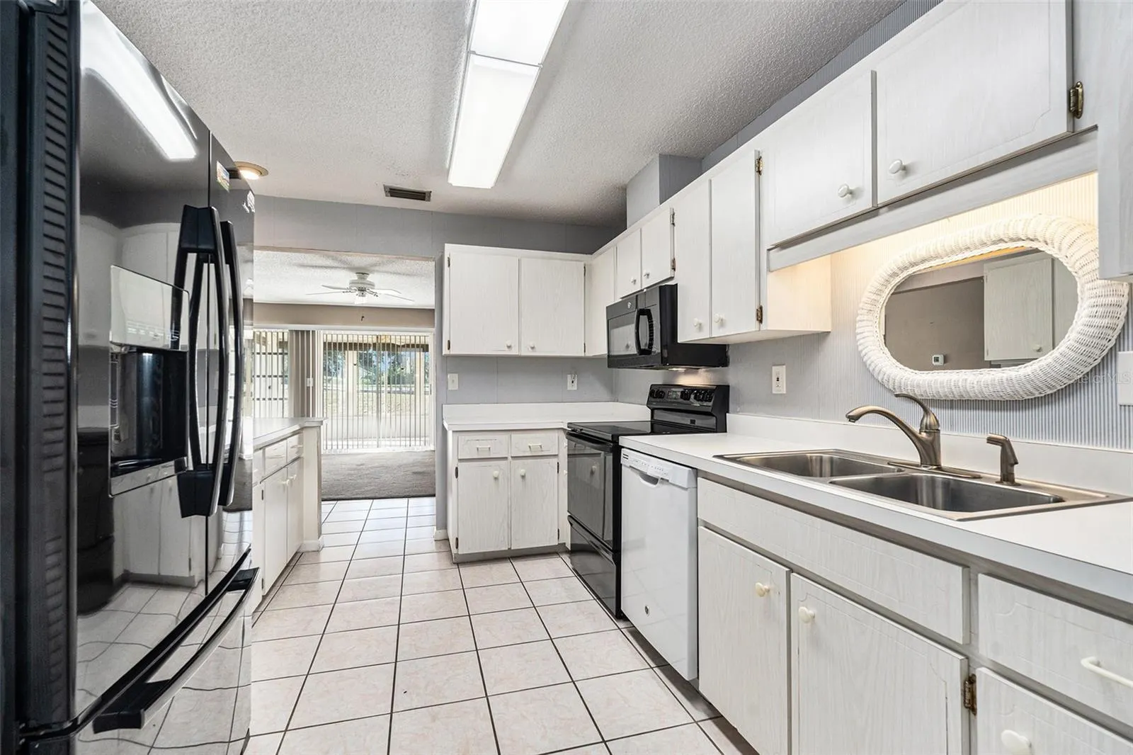 382 CLUB MANOR DR