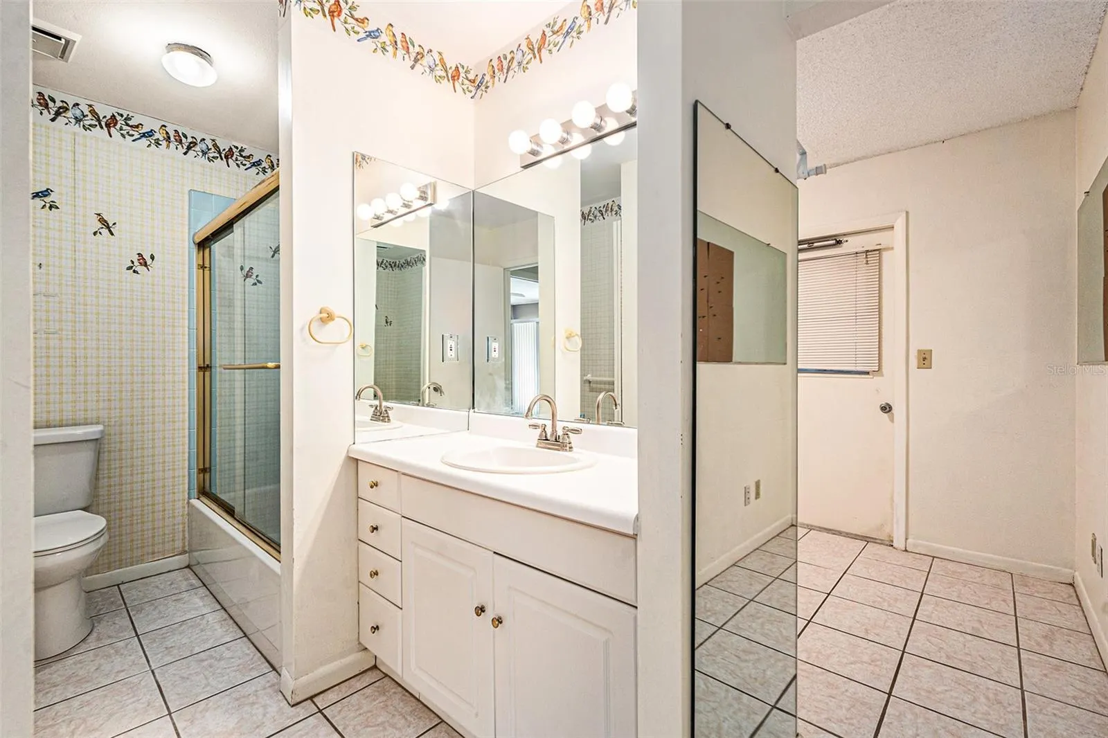 382 CLUB MANOR DR