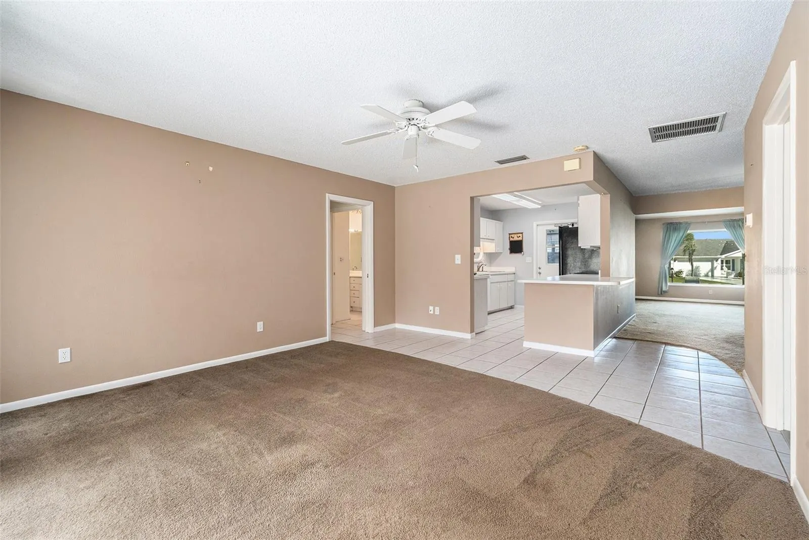 382 CLUB MANOR DR