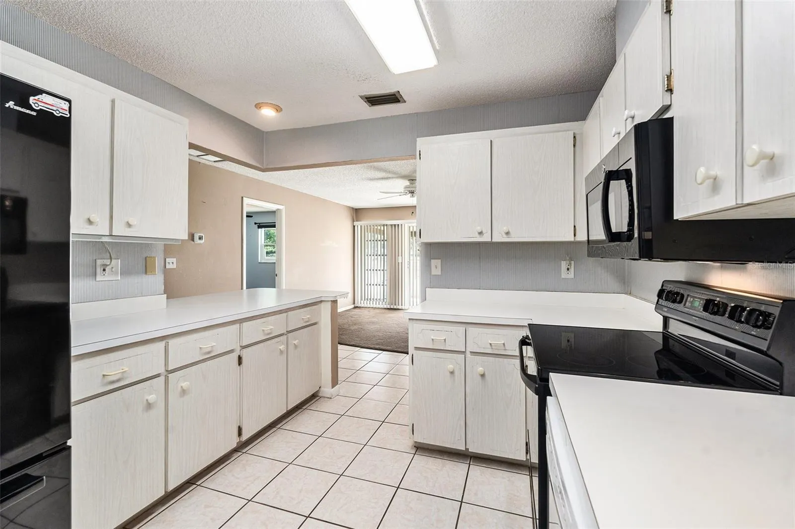 382 CLUB MANOR DR