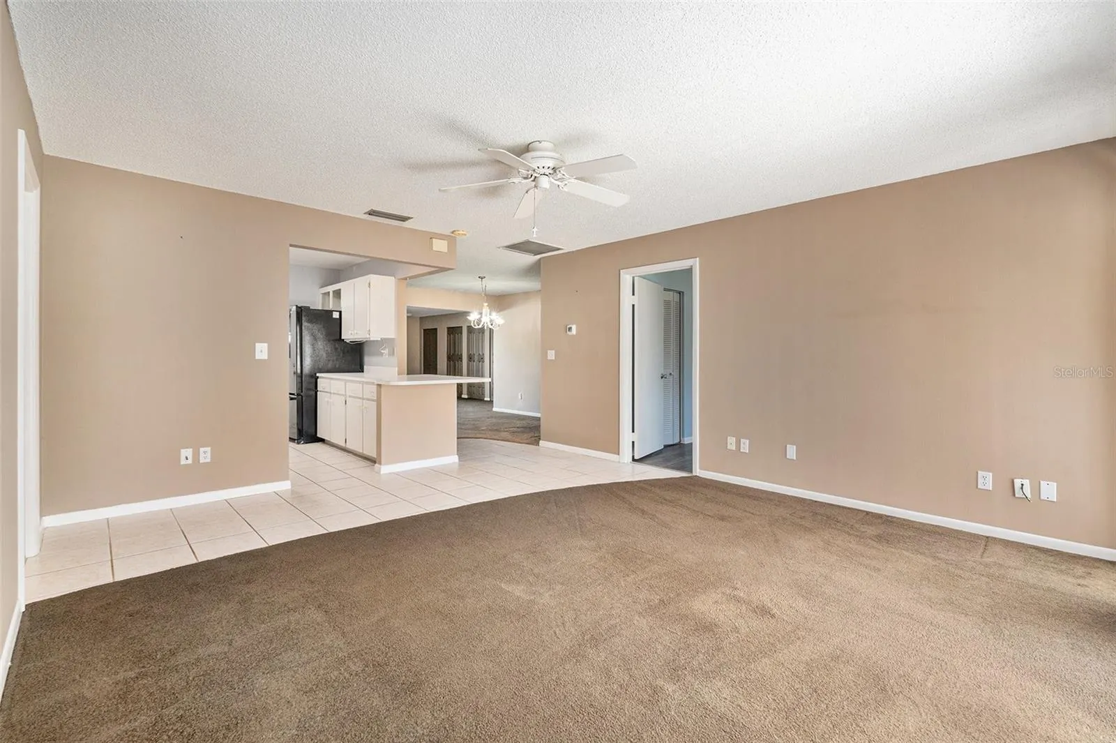 382 CLUB MANOR DR