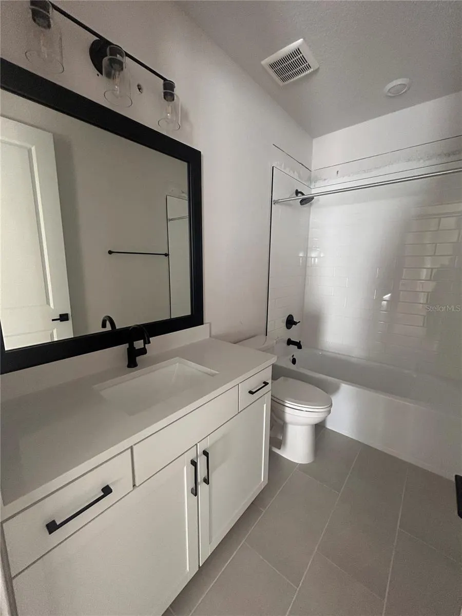 4017 W CASS