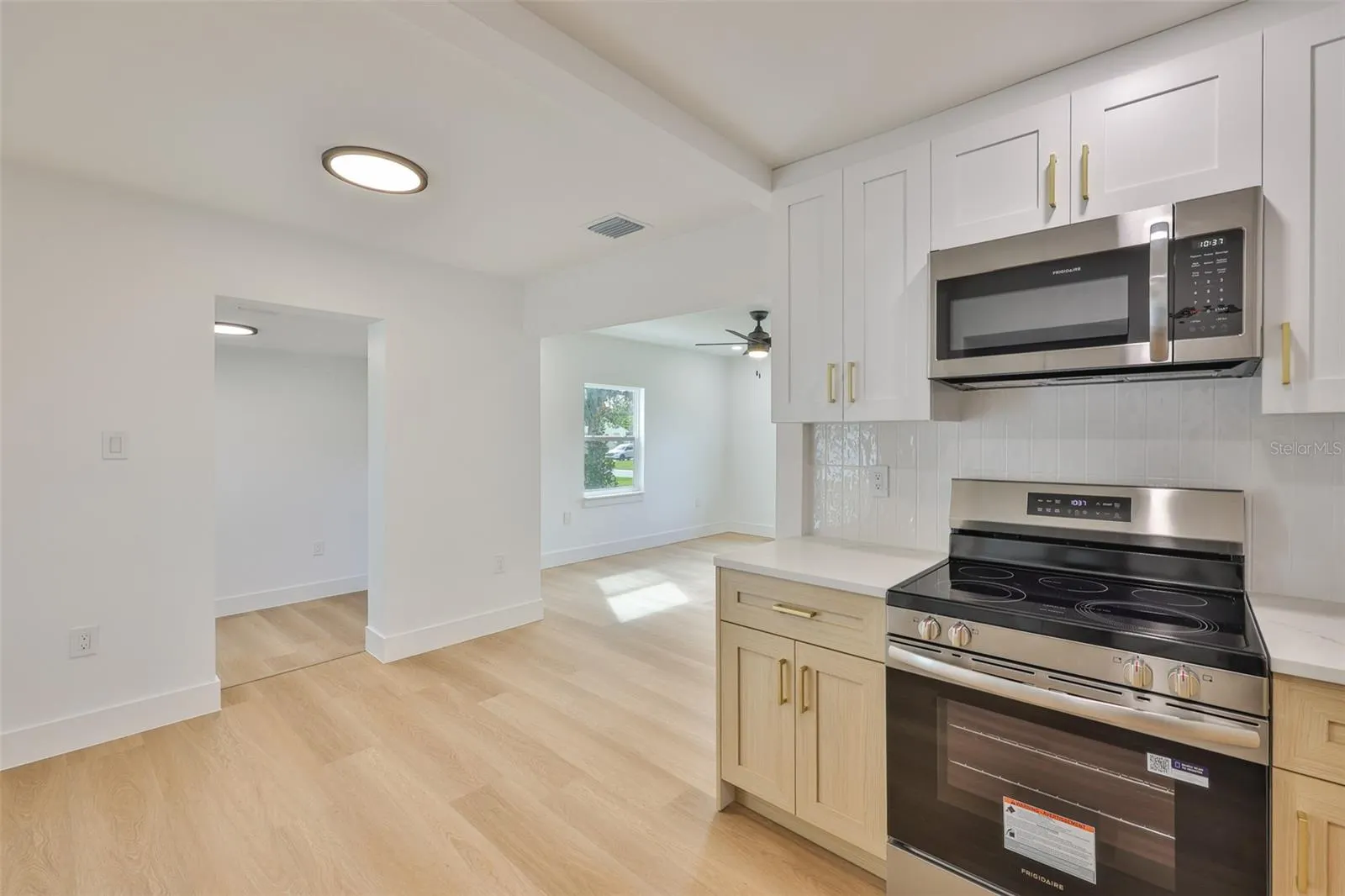 2125 W FERRIS AVE