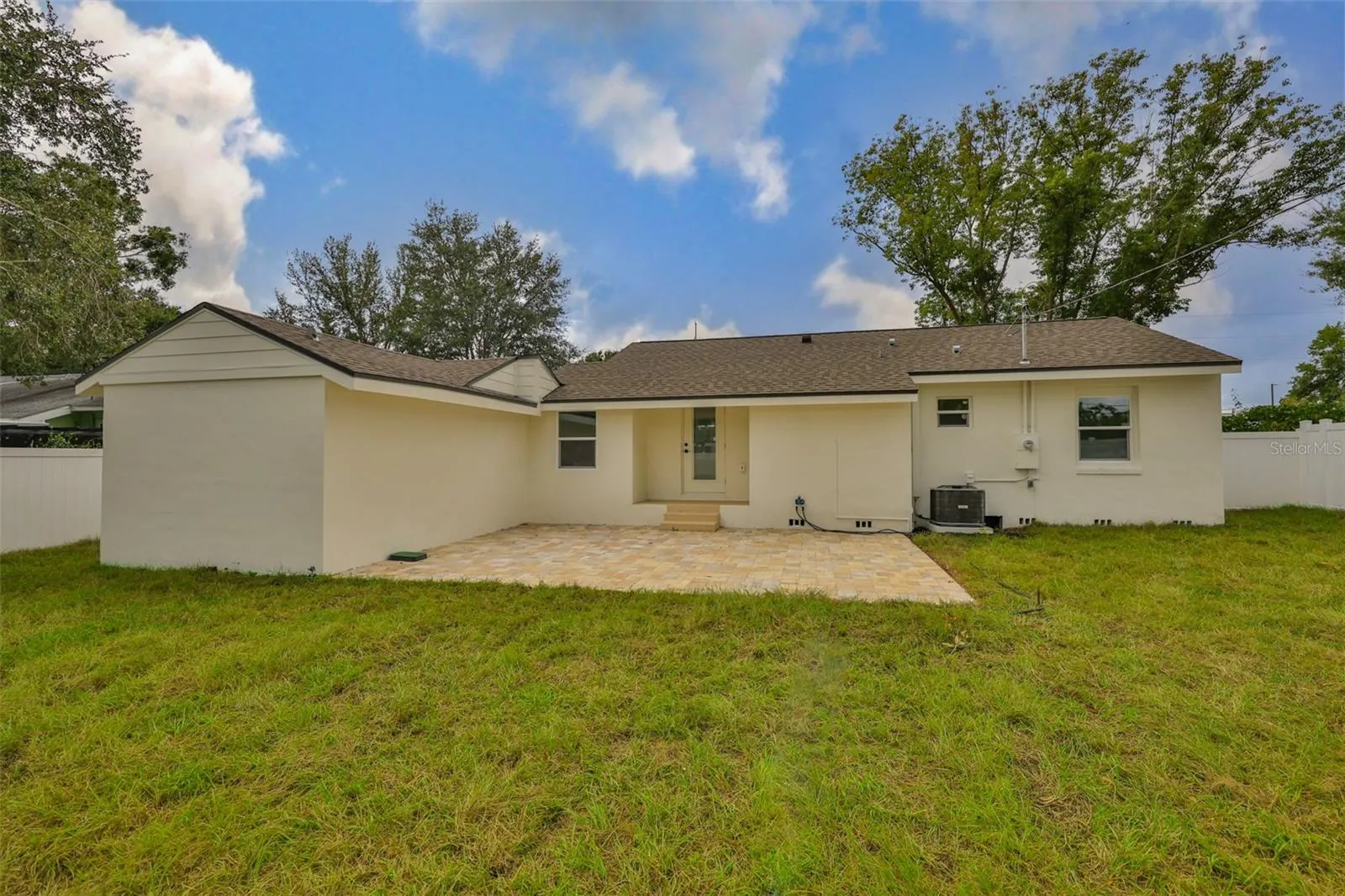2125 W FERRIS AVE
