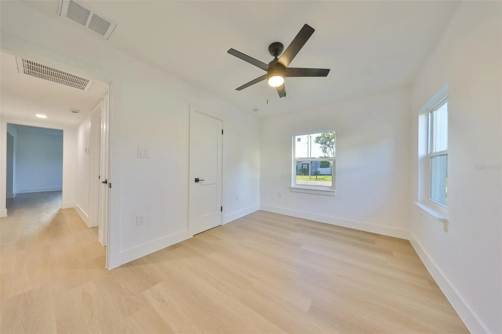 2125 W FERRIS AVE