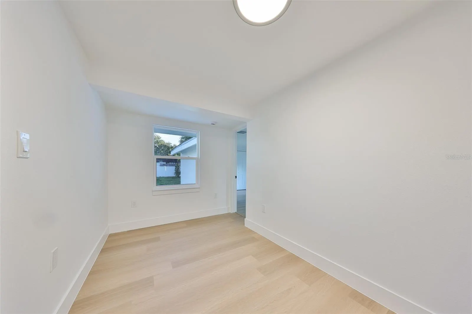 2125 W FERRIS AVE