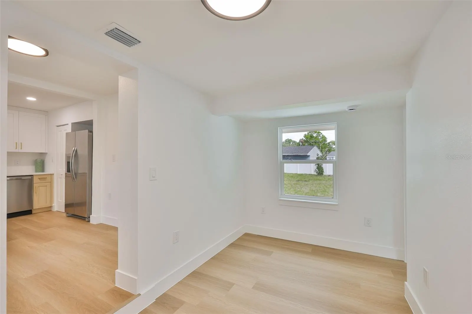 2125 W FERRIS AVE