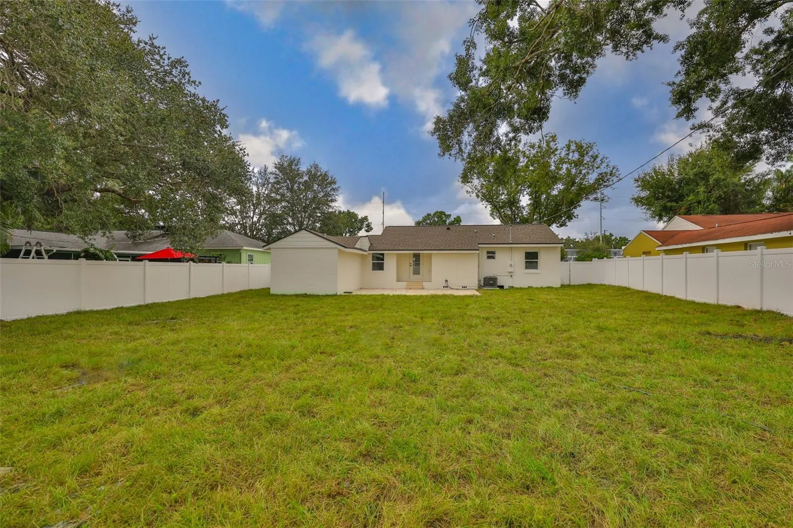 2125 W FERRIS AVE