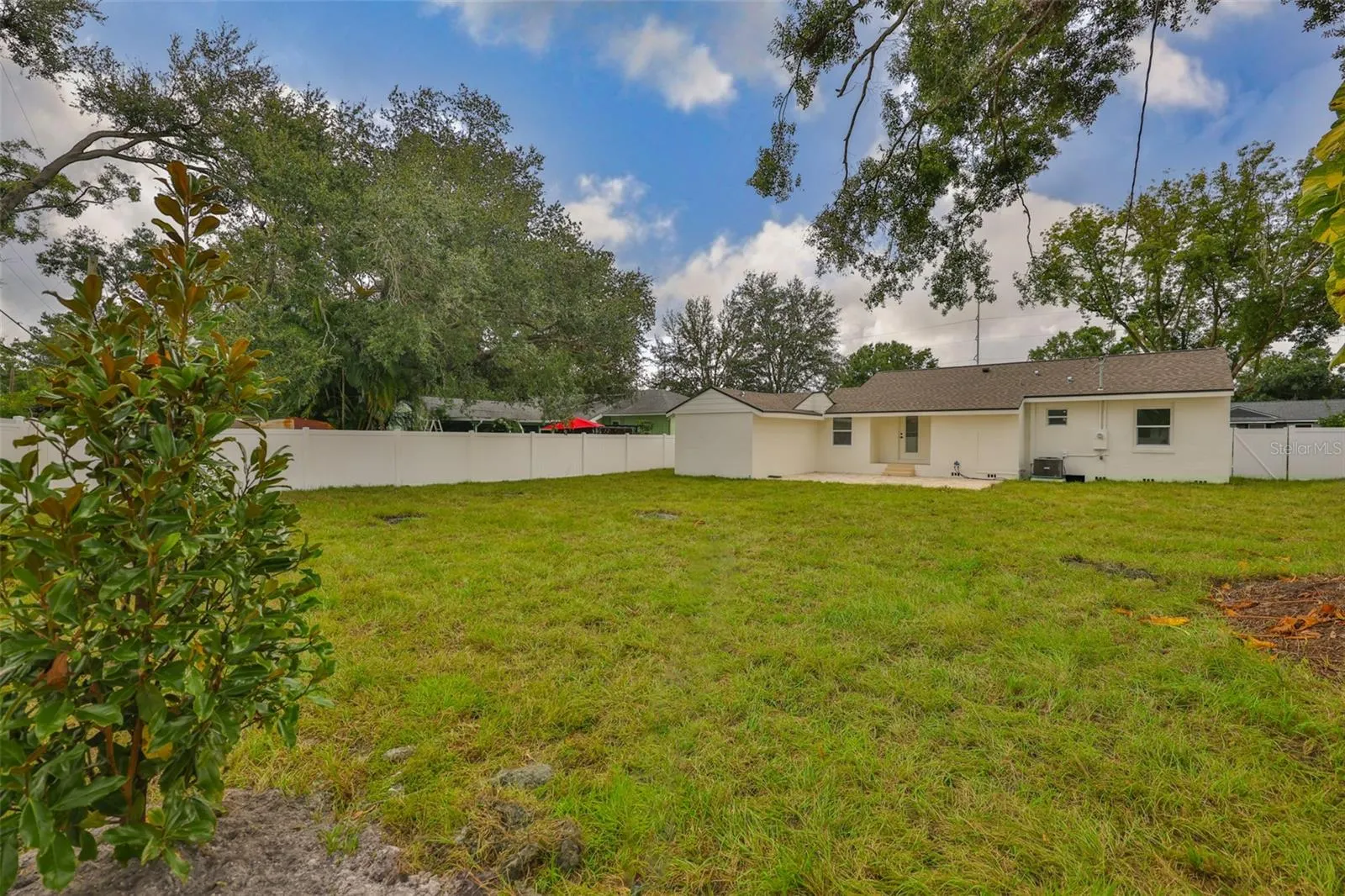2125 W FERRIS AVE