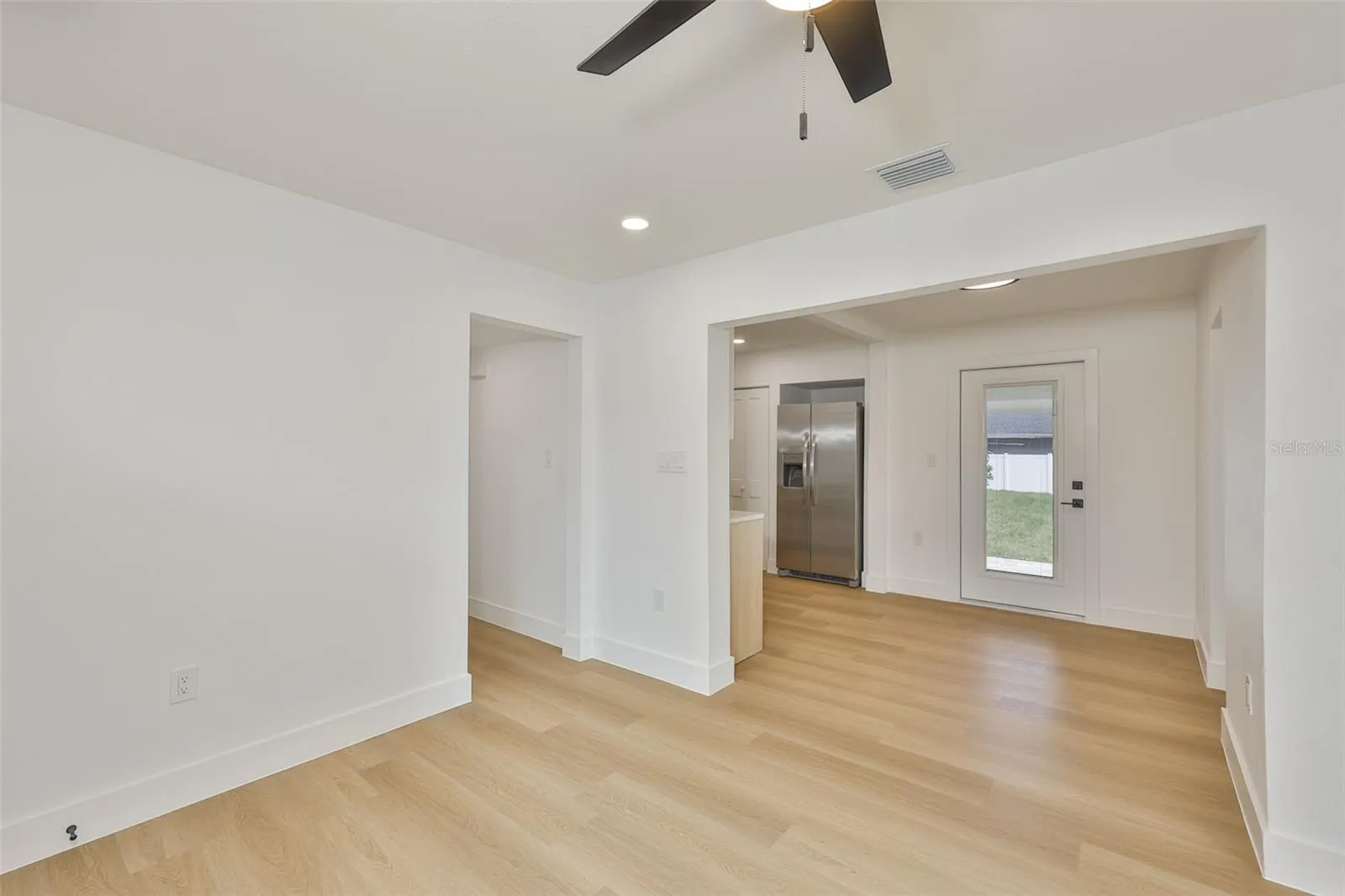 2125 W FERRIS AVE