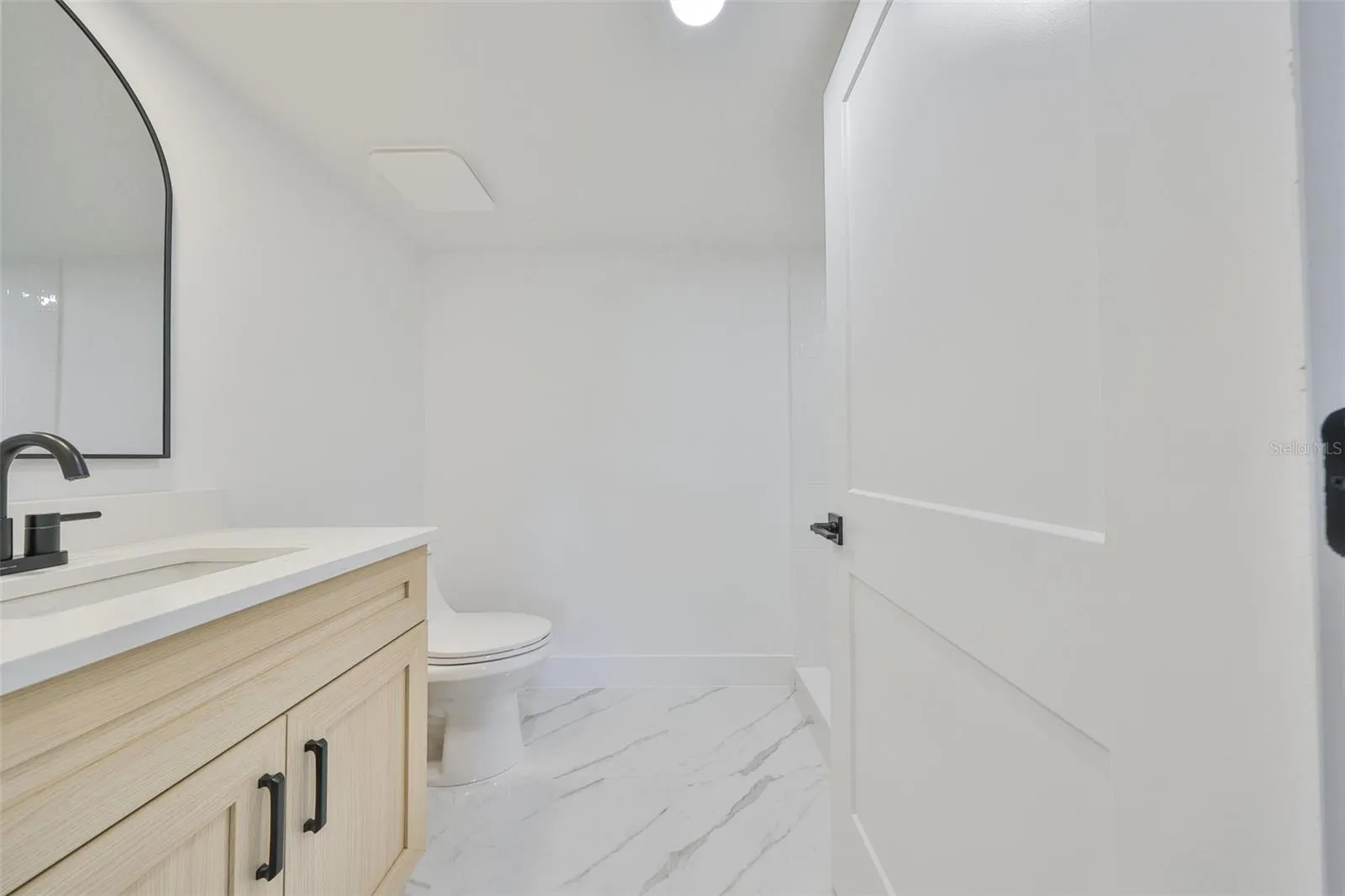 2125 W FERRIS AVE