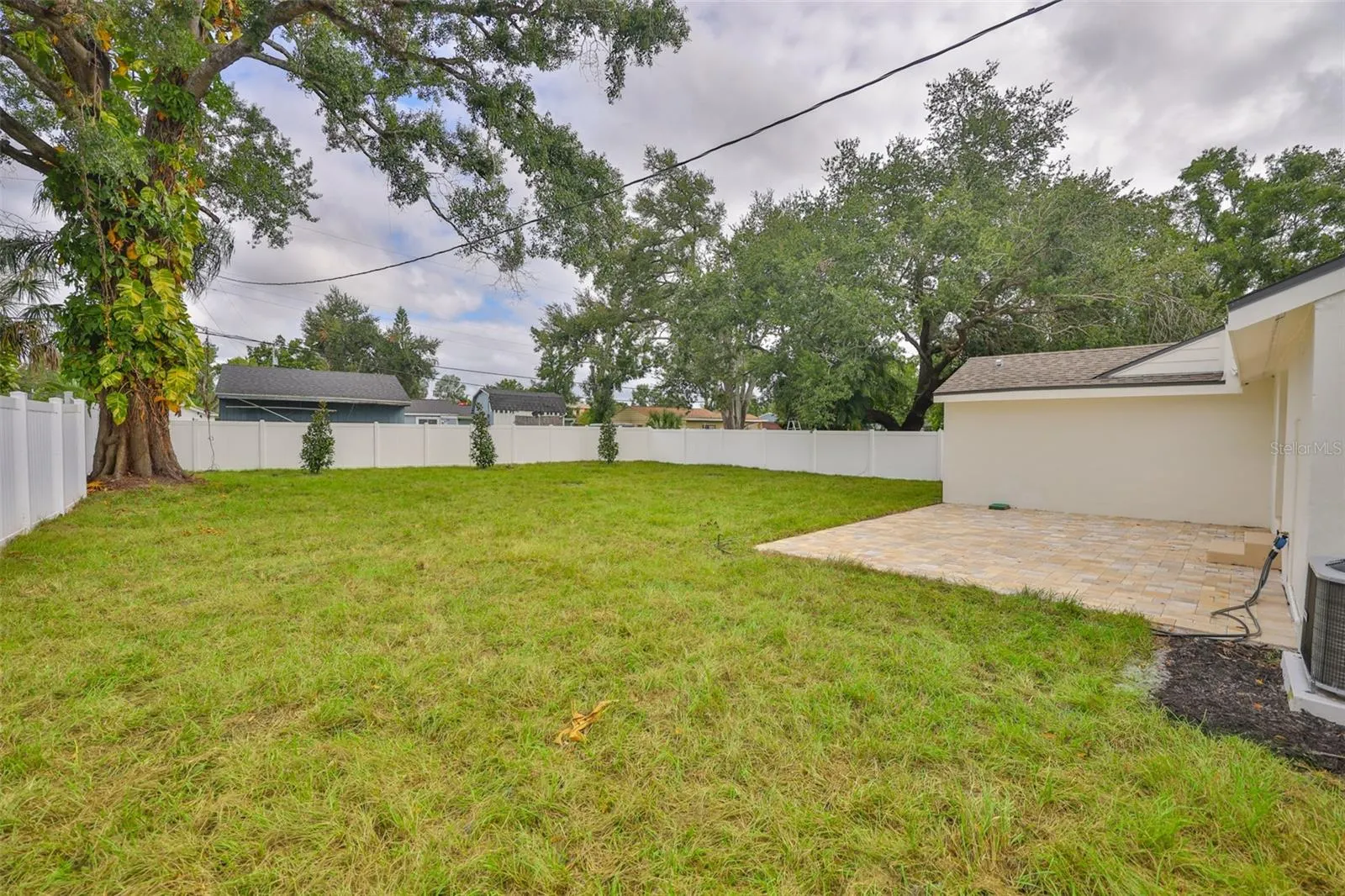 2125 W FERRIS AVE