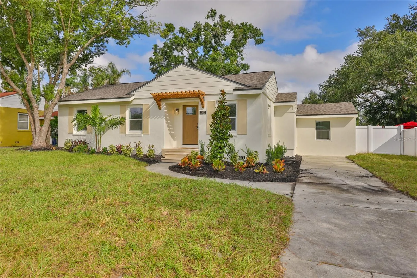 2125 W FERRIS AVE