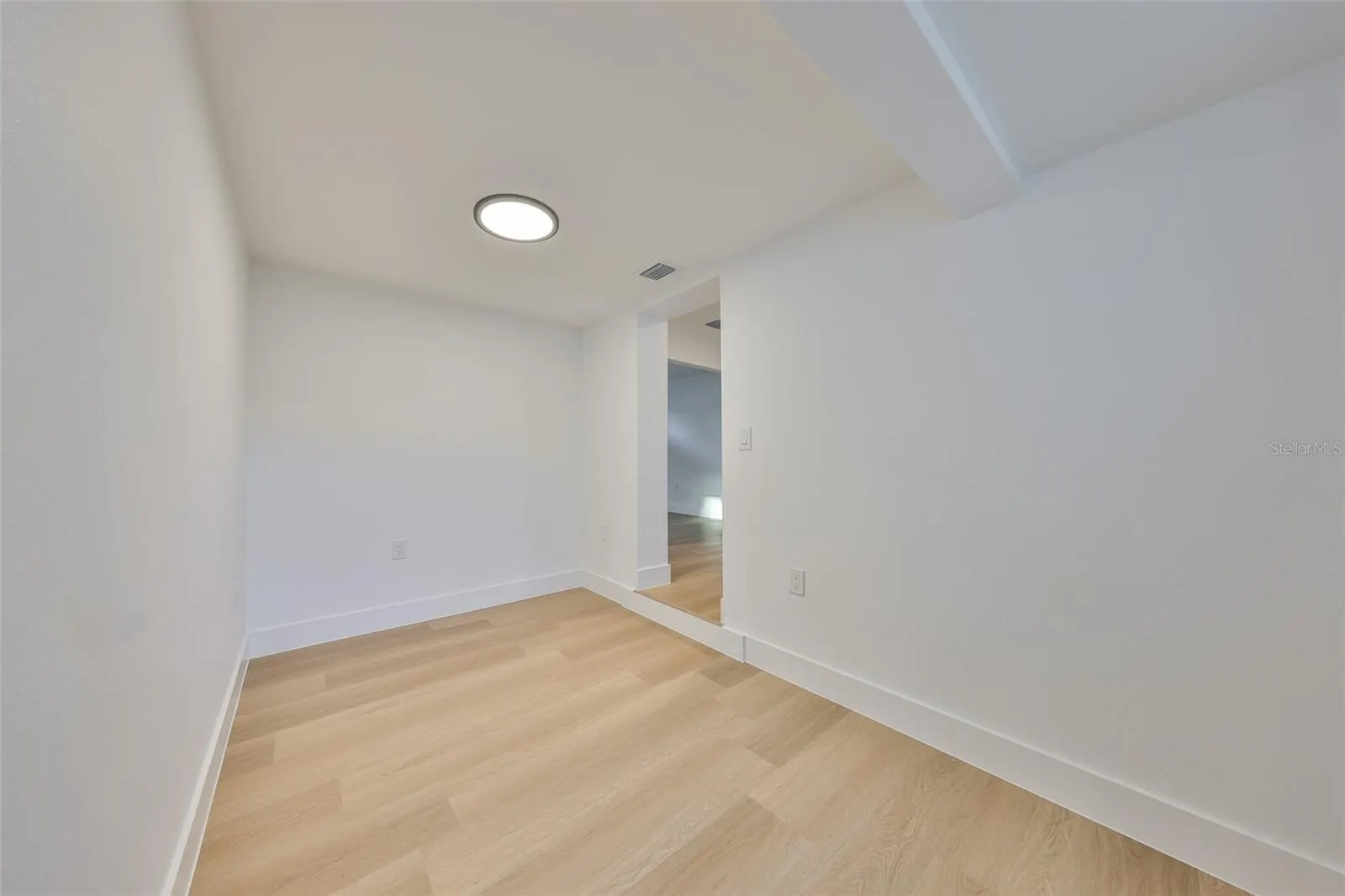 2125 W FERRIS AVE
