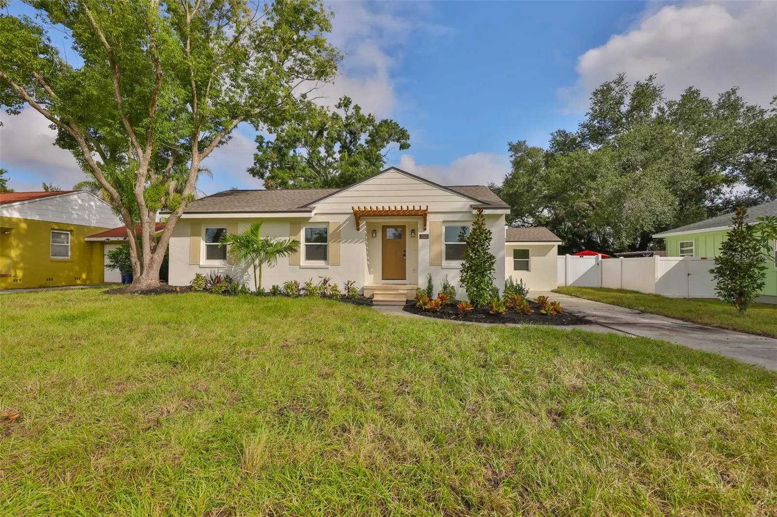 2125 W FERRIS AVE