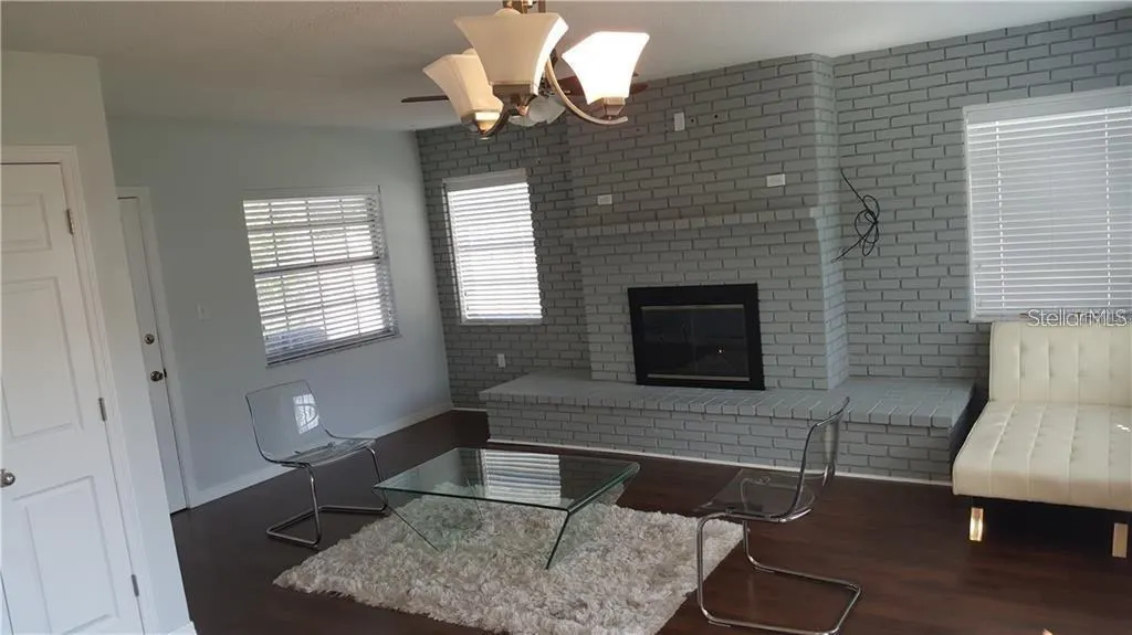 353 SHIRLEY AVE