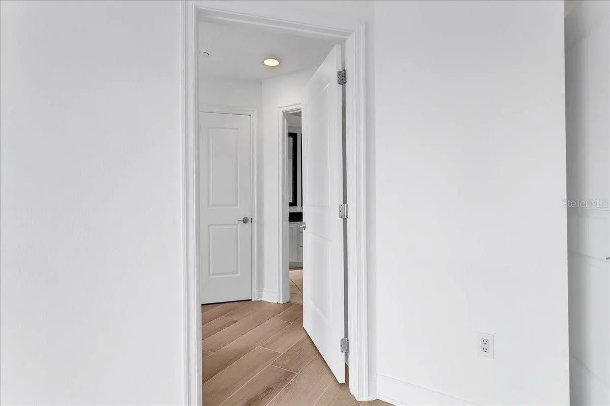 1209 E CUMBERLAND AVE #1102, #1102