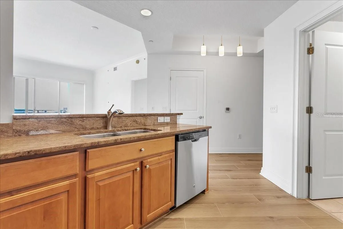 1209 E CUMBERLAND AVE #1102, #1102
