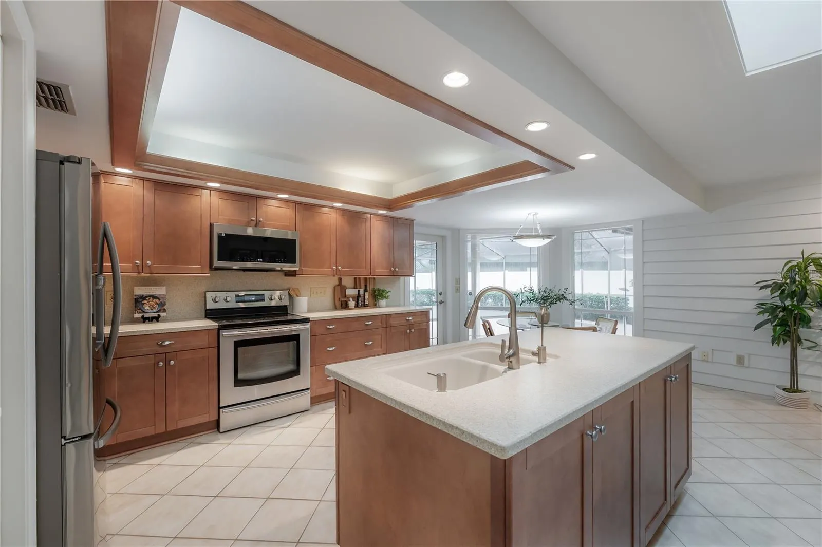 3341 FOXRIDGE CIR