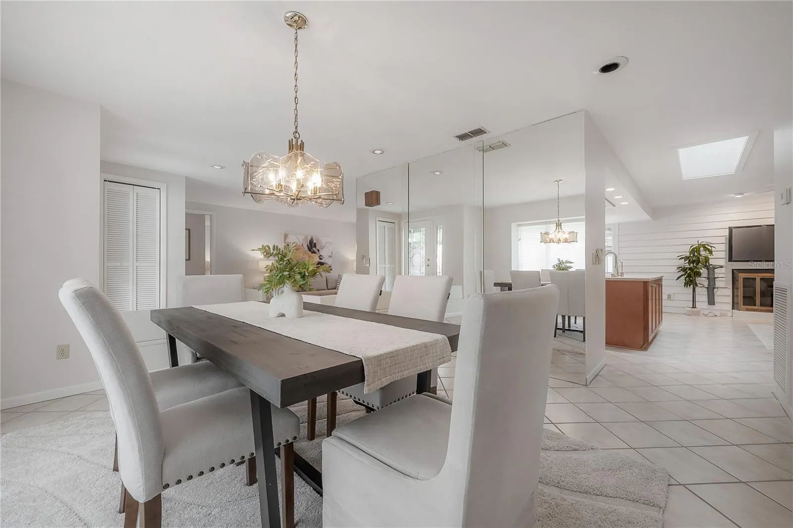 3341 FOXRIDGE CIR