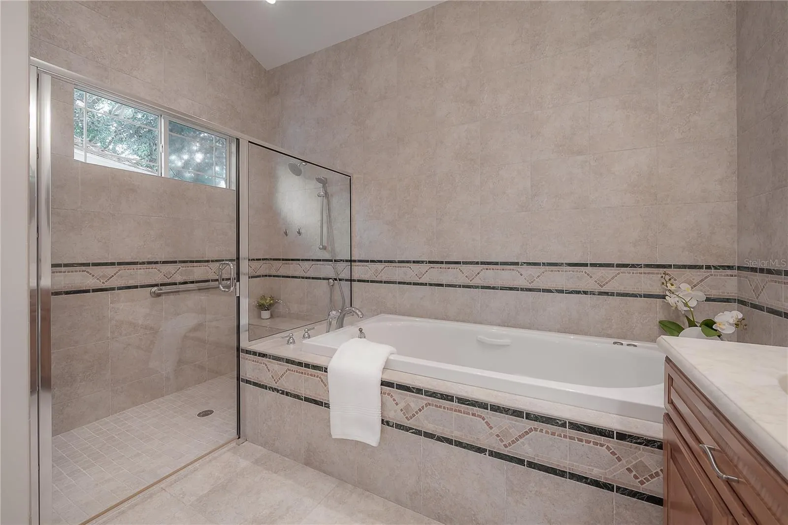 3341 FOXRIDGE CIR
