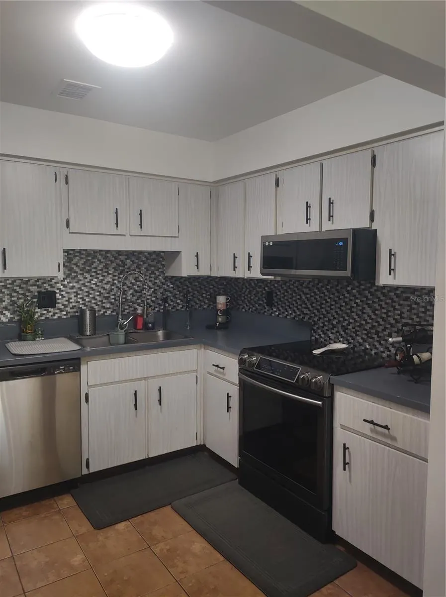 7210 N MANHATTAN AVE #1122, #1122