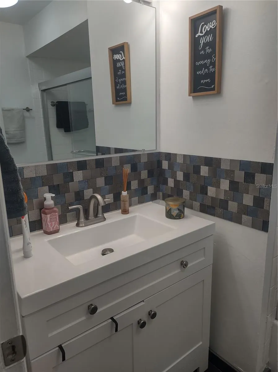 7210 N MANHATTAN AVE #1122, #1122